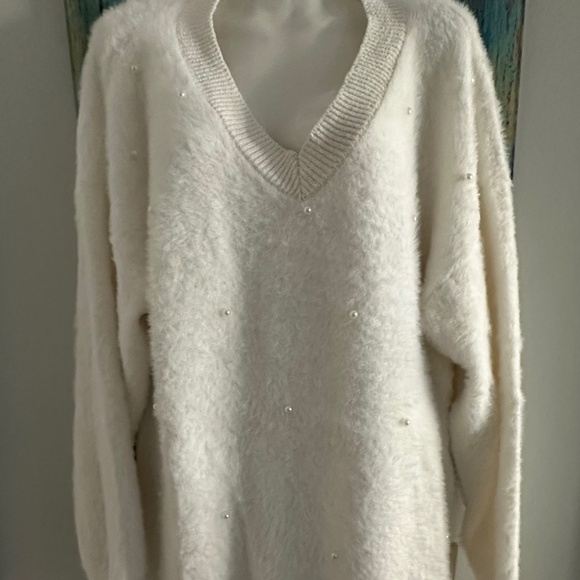 WHITE V-NECK SWEATER - Picture 1 of 6